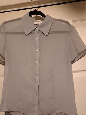 Light Gray Short-Sleeve Button-Front Blouse Sheer classic comfortable